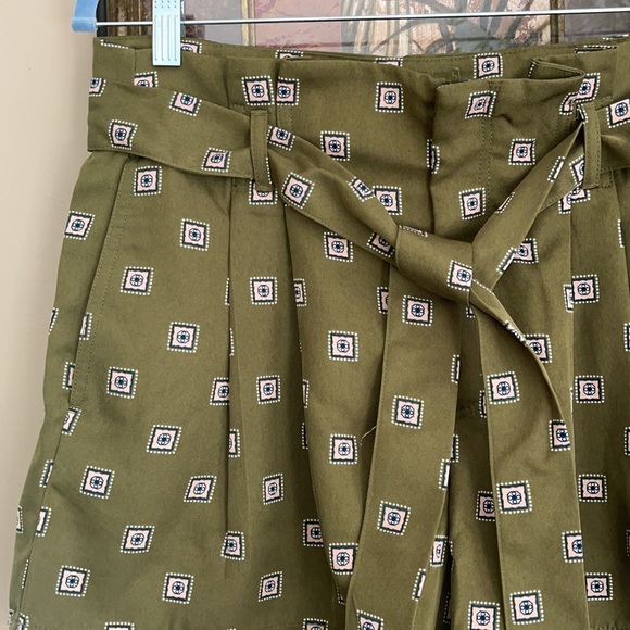 Ann Taylor Factory Shorts - Picture 5 of 8